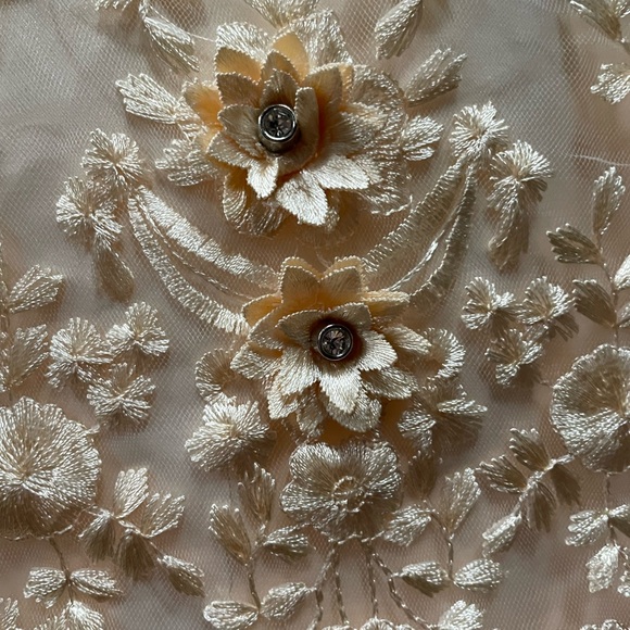 INTOM CASTLE YOUNG LADIES GOWN - Picture 2 of 9